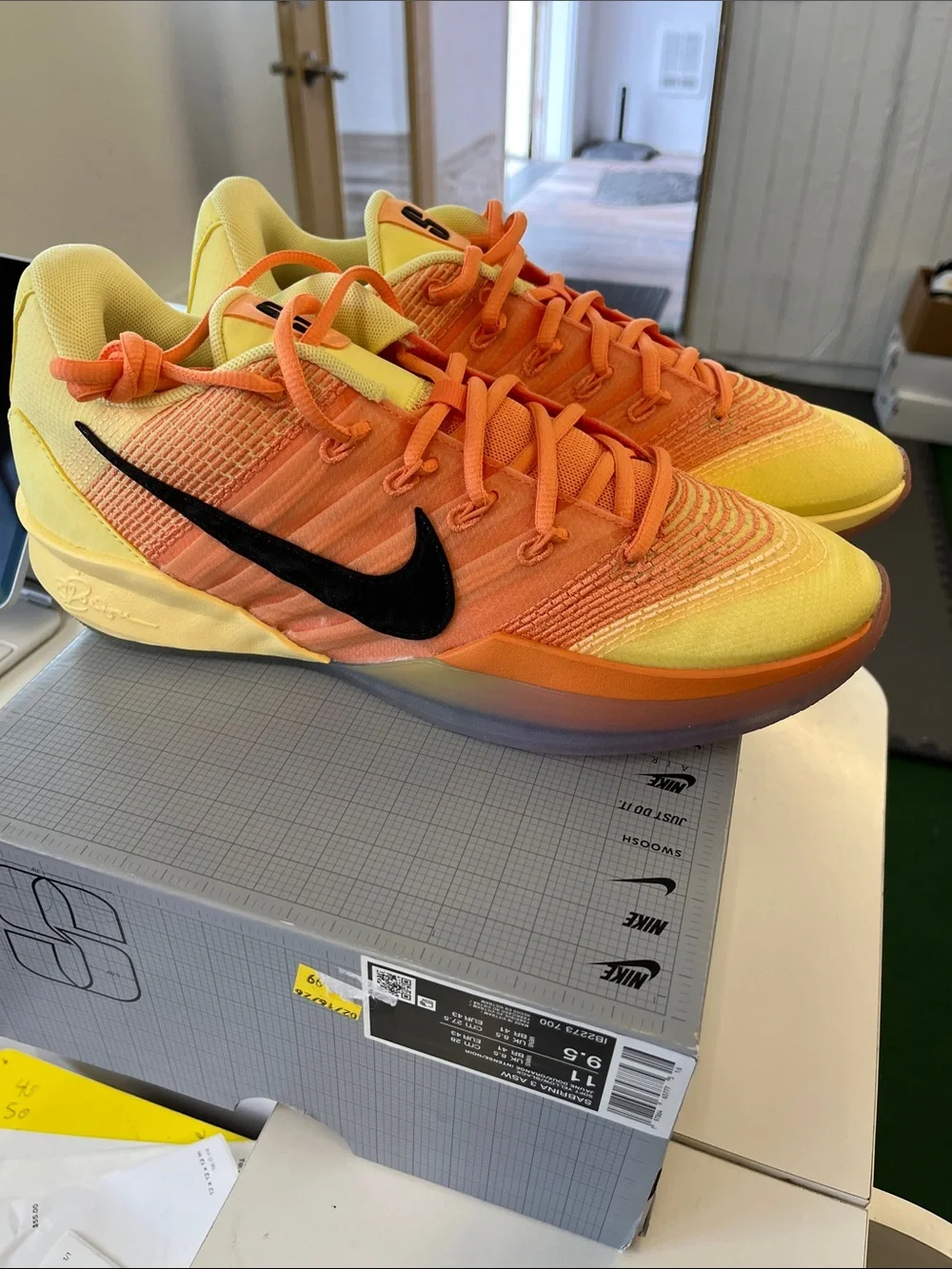 Nike Men’s Orange & Yellow Low-Top Sneakers